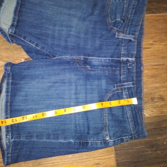 Bundle of Women's Levi Shorts - Picture 5 of 5